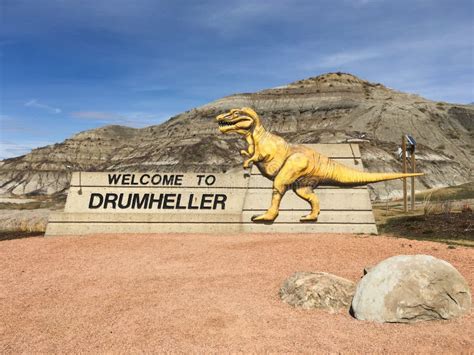 Drumheller, Alberta, Canada 18. April 2019: World`s Largest Dinosaur ...