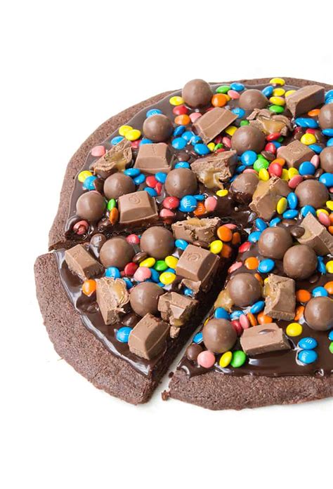 M&M Chocolate Brownie Pizza - Sweetest Menu