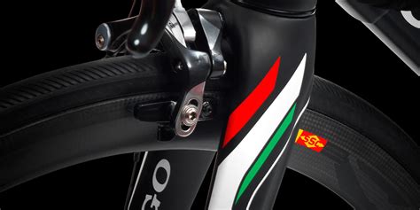 Colnago C60 review - LA VELOCITA.