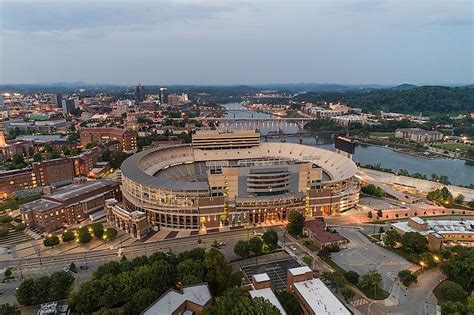 The Largest Stadiums In North America - WorldAtlas