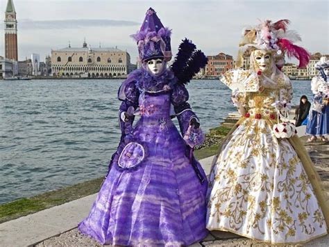 The History and Present of Venice Carnival - Everything About Murano Glass