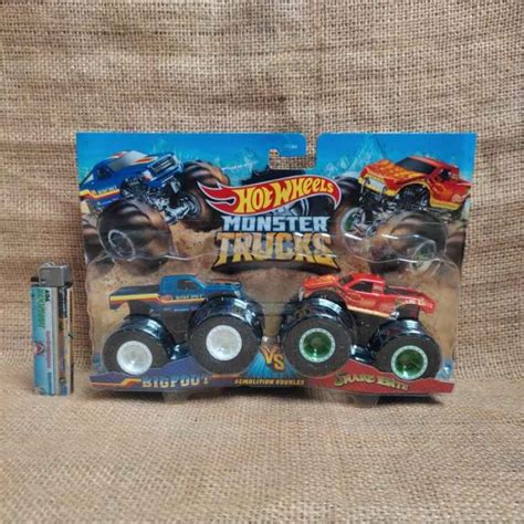 Jual Hot Wheels Monster Trucks Demolition Doubles Bigfoot Vs Snake Bite ...