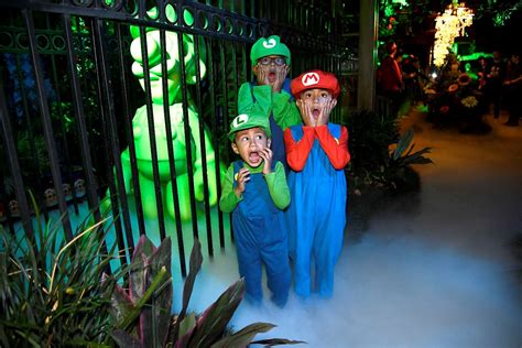 Photos of the Luigi's Mansion 3 haunted mansion event