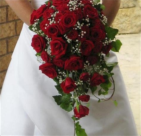 Red Rose Wedding Bouquets: 20 Ravishing Reds To Choose From