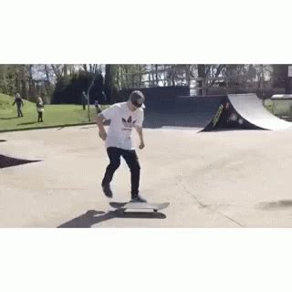 Skateboard Tricks GIF - Skateboard Tricks Skate - Discover & Share GIFs