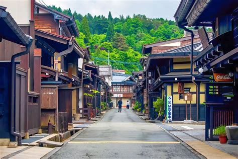 25 Things to Do Around Takayama & Where to Stay - SNOW MONKEY RESORTS