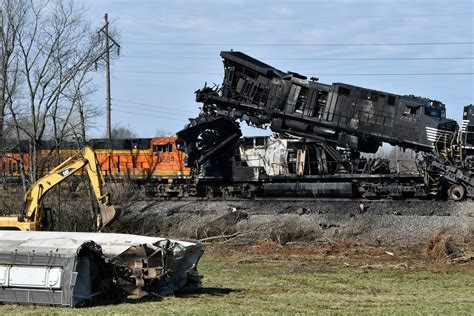 Four hurt in Kentucky train accident