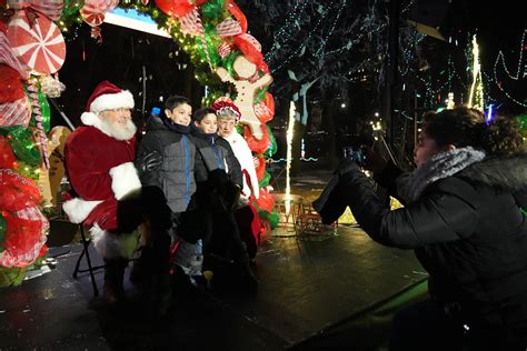 A Dazzling Downtown: Milwaukee celebrates 109th Christmas Tree with ...