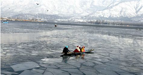 Dal lake freezes as Srinagar records season's coldest night at minus 6 ...