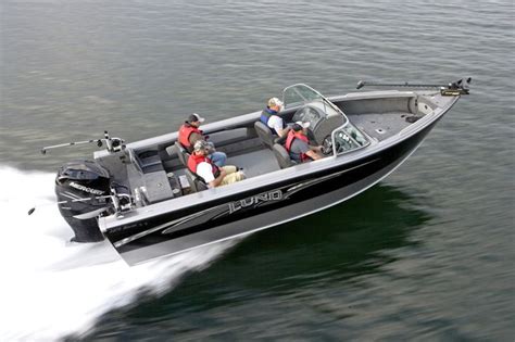 The Lund 186 Pro-V GL is a fiberglass fishing boat perfect for family ...