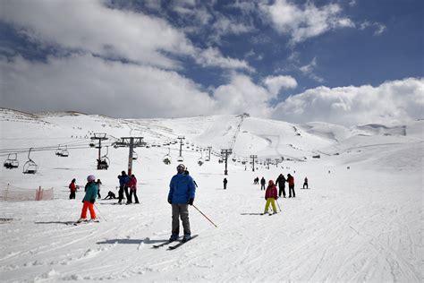 UN: Skiing may not spread coronavirus but slopes still risky