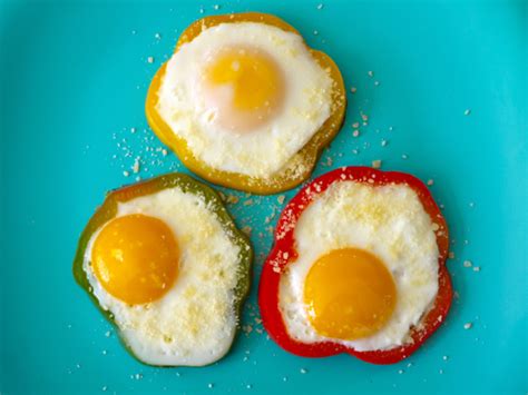 Bell Pepper Egg Flowers | Weelicious