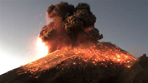 Popocatépetl Volcano Eruption Caught on Webcam