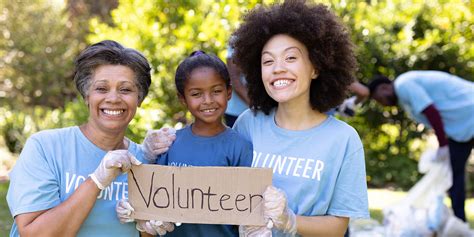 The Career Benefits of Volunteering During Your Job Search | FlexJobs