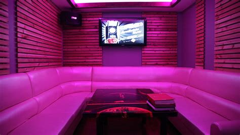 The 12 Best Places To Go For Karaoke In Toronto - Narcity