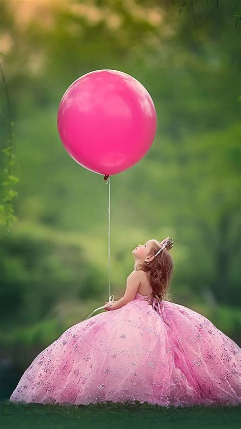 Little child girl play a pink ...best, pink balloon HD phone wallpaper ...