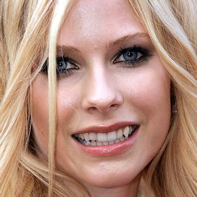 seach-party: avril lavigne smile