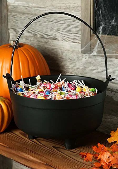 32 Witch Cauldron Halloween Decor Ideas - DigsDigs