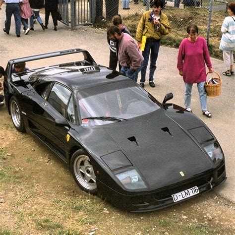 Black Ferrari F40 - Details of cars