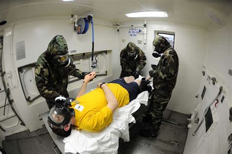 Sailors aboard the amphibious transport dock USS San - NARA & DVIDS ...