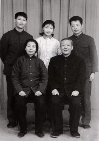 Mother's Day: Memories of Xi Jinping growing up with his mother