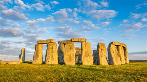 What it's like to celebrate the spring equinox at Stonehenge | House ...