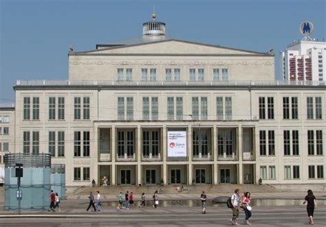 Backstage Photos from the Leipzig Opera | Spinditty