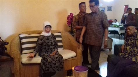 Joko Widodo Kecil Bareng Keluarga Nikmati Malam Tahun Baru di Manahan ...