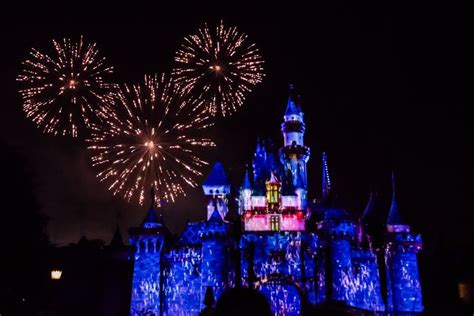 Disneyland Forever Fireworks Spectacular | Disneyland fireworks ...