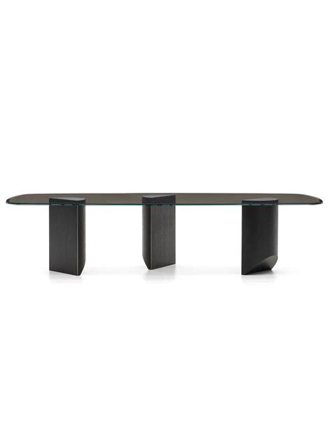 Minotti Wedge Dining Table – daylight