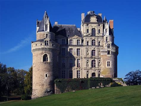 9 Most Haunted Castles in the World