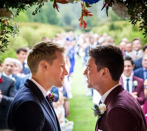 Tom Daley celebrates 3rd anniversary with husband