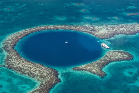 Researchers reveal first ever 3D map of Belize’s Great Blue Hole ...