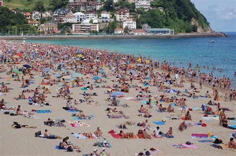 Ondarreta Beach | San Sebastian, 2008 | Esteban | Flickr