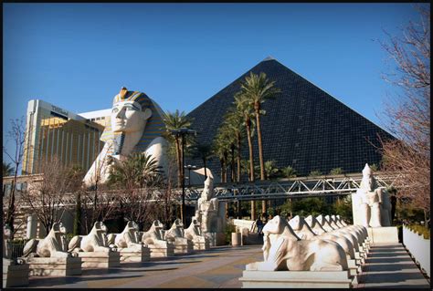 Las Vegas Holiday: Luxor Las Vegas First Pyramid Hotel