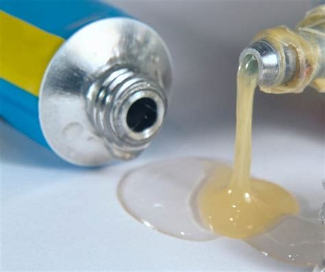 5 Best Glues for Plastic to Metal in 2022 - swankyden.com