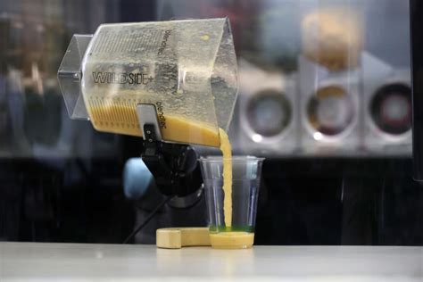 Blendid Brings Robot Smoothies to College Campuses | BestColleges.com