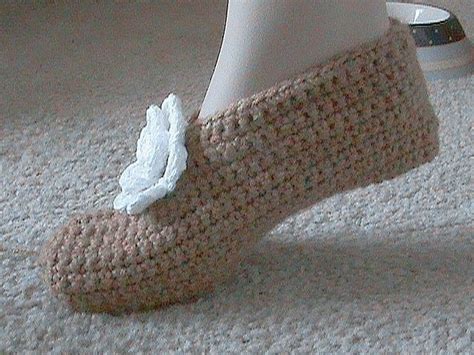 Super Easy Slippers Tutorial For Beginners | Easy crochet slippers ...