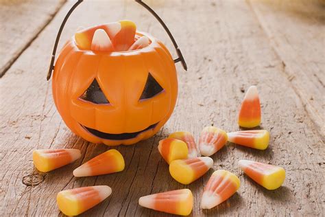 Candy Corn (Süssigkeiten zu Halloween, … – Bilder kaufen – 959449 StockFood