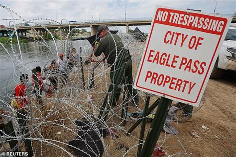 Eagle Pass border standoff: Texas National Guard stare into the eyes of ...