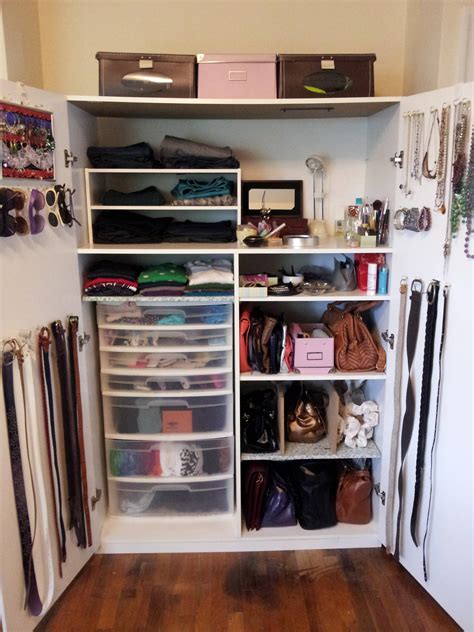 Small Bedroom Closet Organization Ideas | HomesFeed