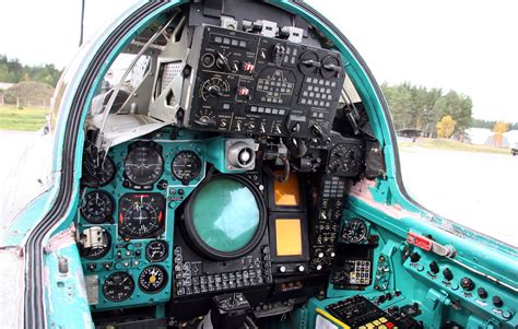 Cockpit of Mikoyan Gurevich MiG 31 (7) :: Mycity-Military.com | Cockpit ...