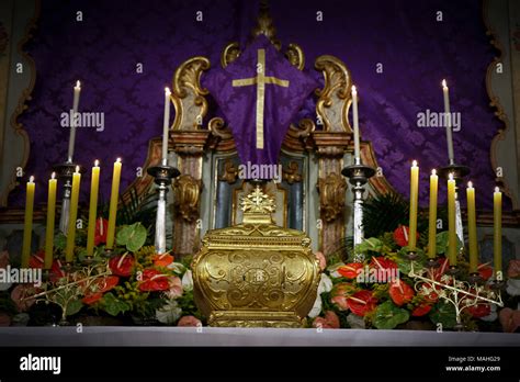 Blessed sacrament altar hi-res stock photography and images - Alamy