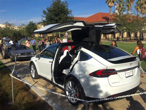 Model X Falcon Wing vs DeLorean Gull Wing Doors