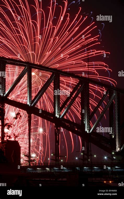 Sydney harbour bridge fireworks hi-res stock photography and images - Alamy