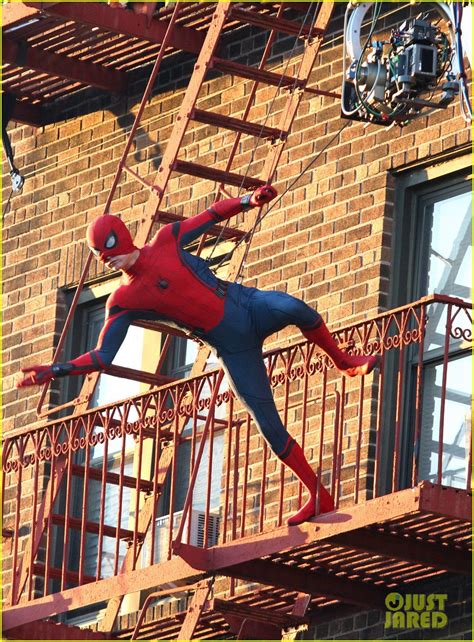 Tom Holland Performs His Own 'Spider-Man' Stunts on NYC Fire Escape ...