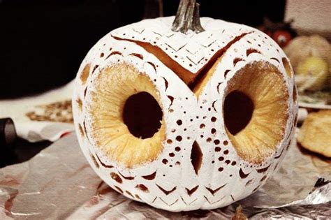 29 Creative Pumpkin Faces to Carve for Halloween | Owl pumpkin ...