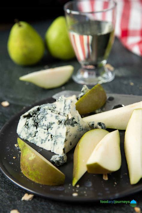 What is Gorgonzola Cheese? (+ Best Gorgonzola Substitute) - Food and ...