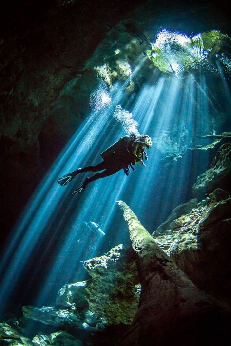 Streaming Light Rays Underwater Camera Settings | Light rays ...