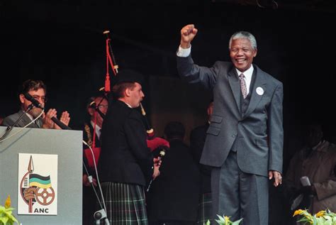 Nelson Mandela received the Freedom of Glasgow 25 years ago today as he ...